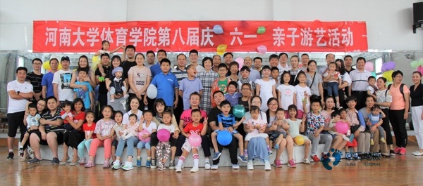 大學(xué)體育場館木地板施工團(tuán)隊(duì)3